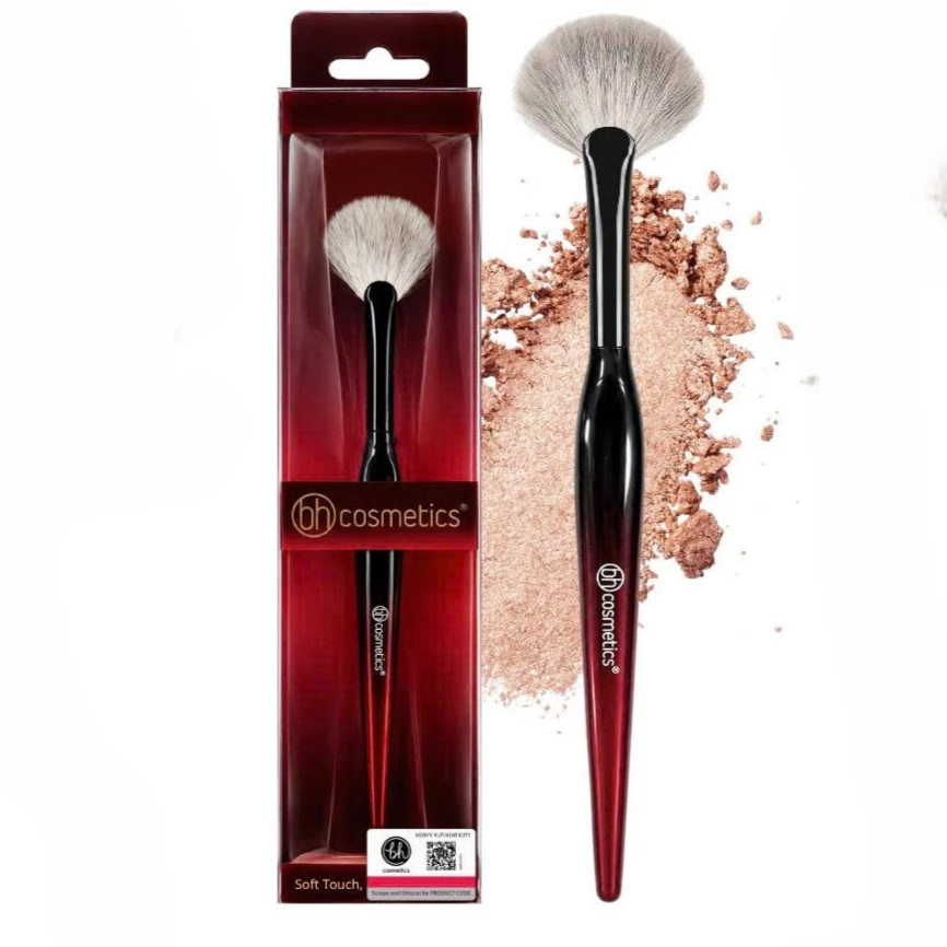 Cọ Quạt Đánh Bắt Sáng Highlight BH Cosmetics SMALL FAN BH021